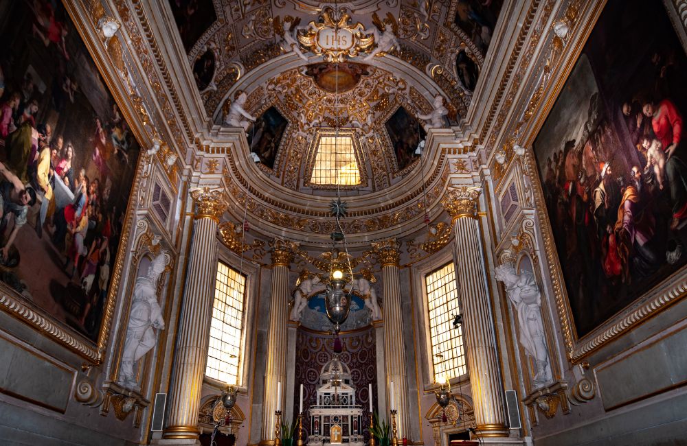 8 Ways Renovation Contractors Enhance Church Lighting & Acoustics